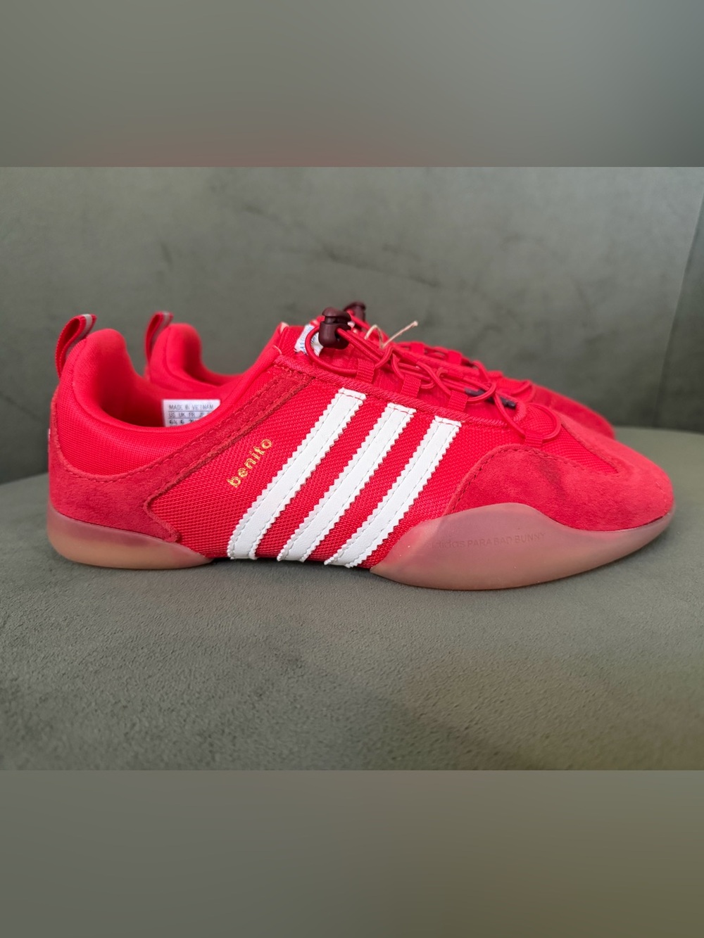 NWT adidas Red Low-Top Sneakers with White Stripes flamboyan